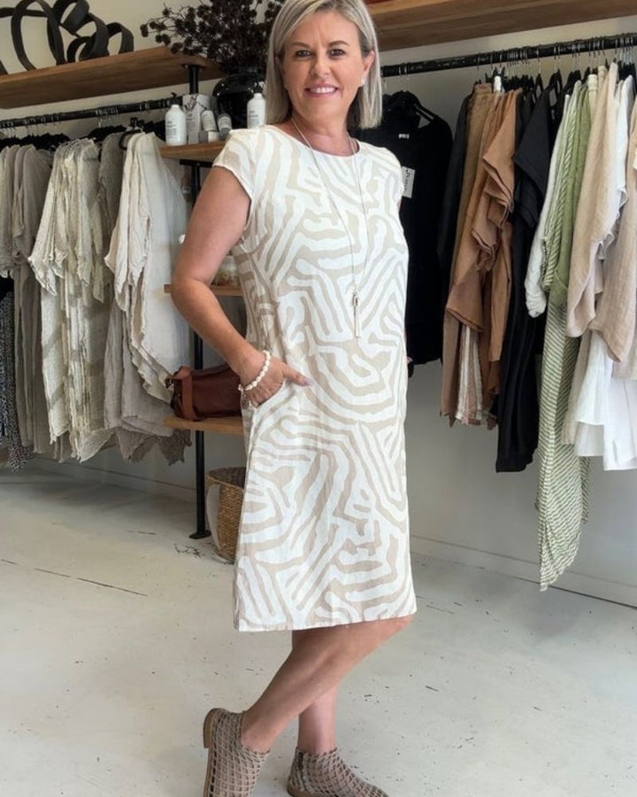 Elia - Summer dress with a round neck and a beautiful print