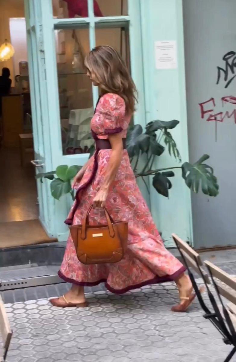 Elegant pink maxi dress with short sleeves